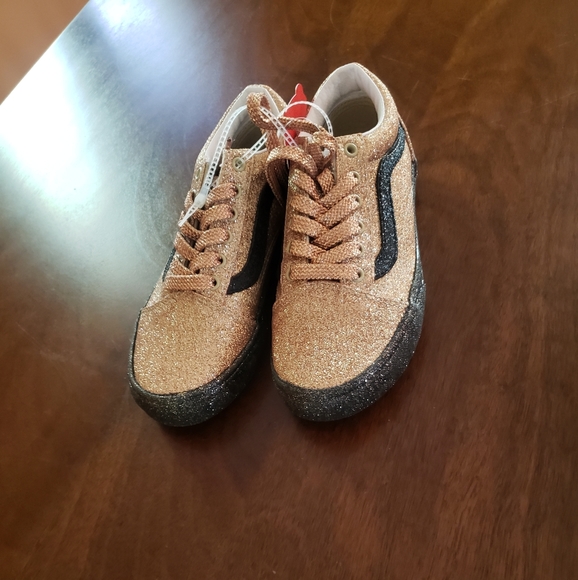 Vans - Picture 2 of 4